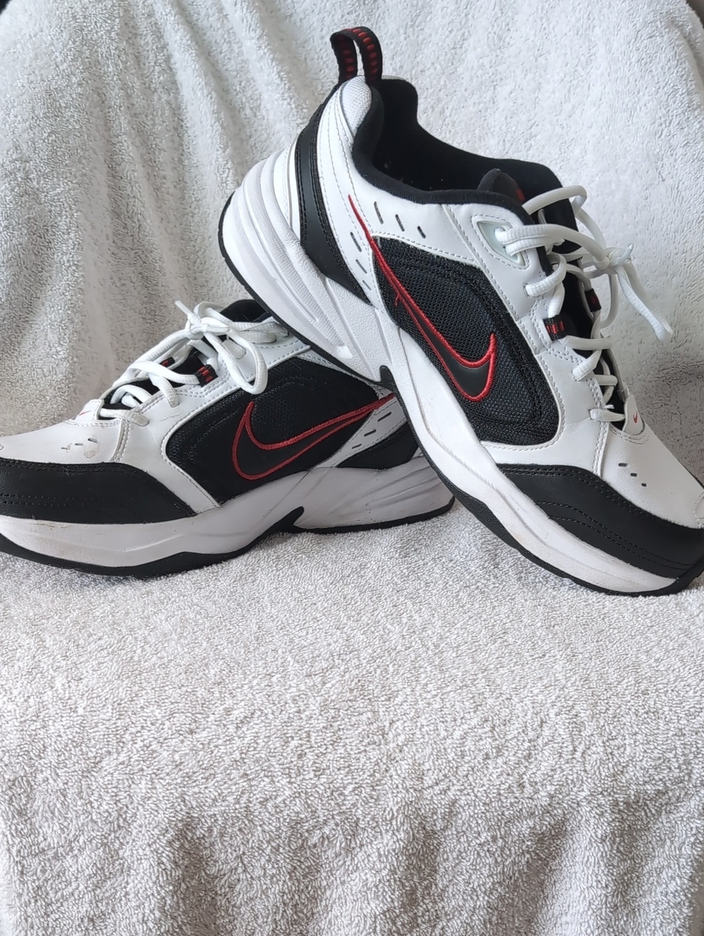 Nike Monarch Men’s White Black Red Low-Top Athletic Sneakers